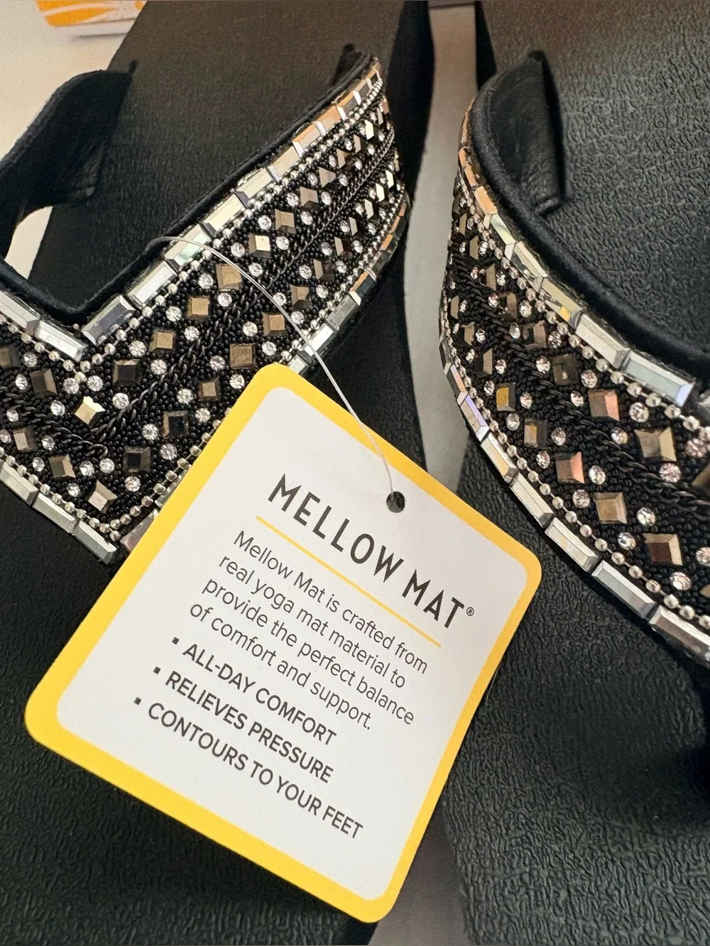 Yellow Box Mellow Mat Women’s Black Embellished Wedge Flip Flops Sz 9 - Picture 4 of 12